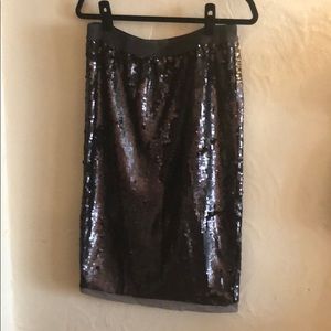 WHOWHATWEAR dark gray sequined skirt